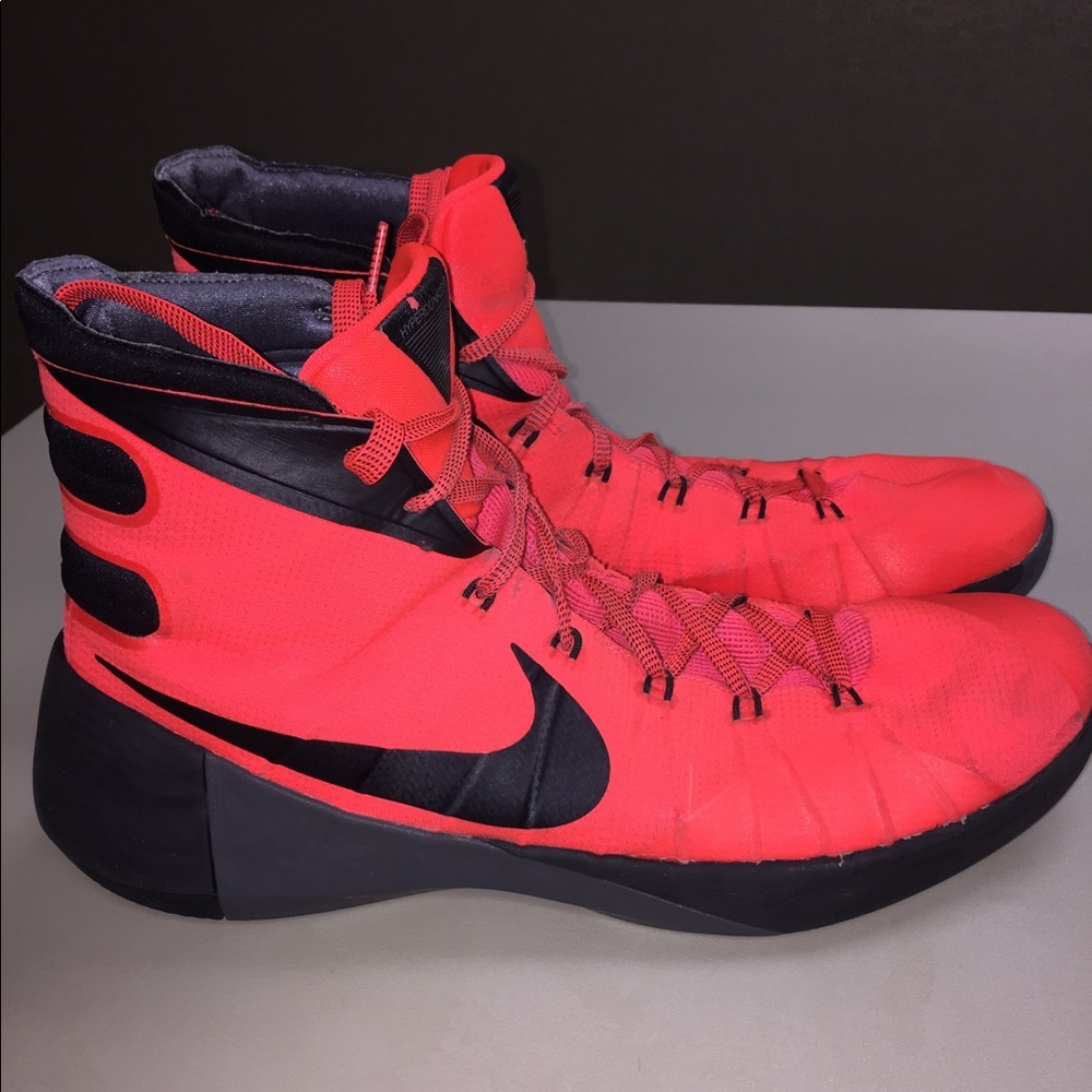 Men’s Nike HyperDunk basketball shoes